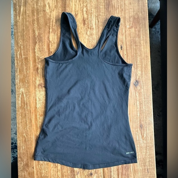 Nike Pro Dri fit tank - Picture 4 of 5